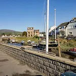 Дом отдыха Harbour View Милом