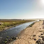 Harbour View Дом отдыха