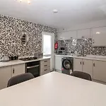 Дом отдыха Harbour View Милом